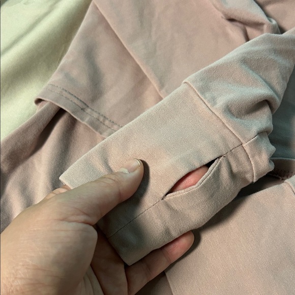 Latched Mama pullover - Picture 4 of 5